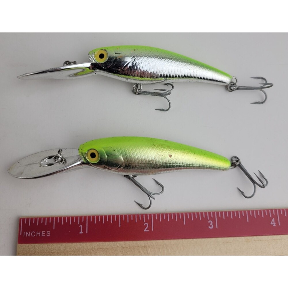 Lot 2 of Crankbait Fishing lures in a Chartreuse/Cilver color pattern